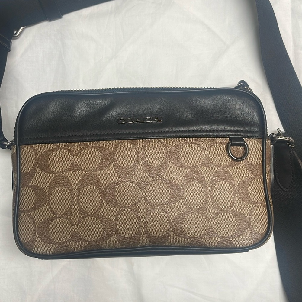 Coach Graham  Crossbody in Signature Canvas C4149